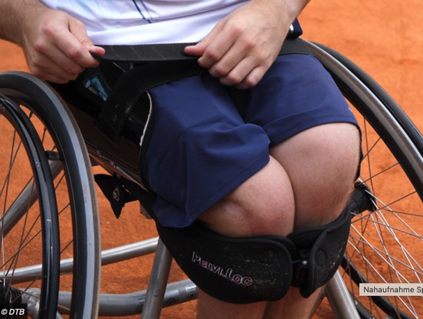 Deutscher Tennis Bund verleiht Sport-Rollstühle